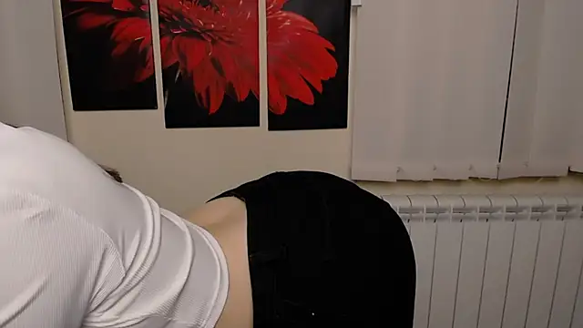 Snapshot of AliceSexyyy_ chatting on December 9, 2024, 4:05 pm AliceSexyyy  online show from December 9, 2024, 4:05 pm