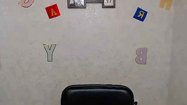 Snapshot of AliceSexyyy_ chatting on February 25, 2025, 12:24 pm AliceSexyyy  online show from February 25, 2025, 12:24 pm