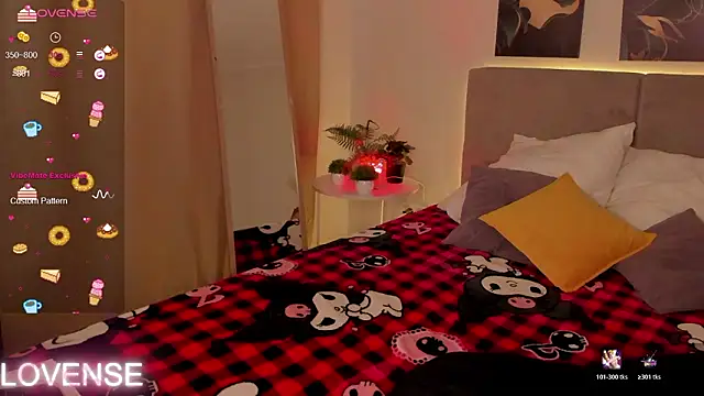 Snapshot of Emily_Strikeee chatting on February 13, 2026, 10:33 am Emily Strikeee online show from February 13, 2026, 10:33 am