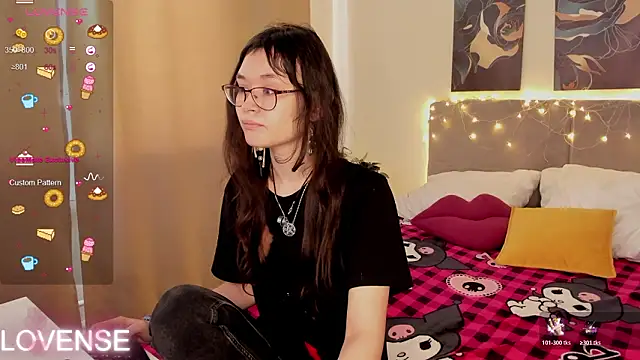 Snapshot of Emily_Strikeee chatting on February 25, 2026, 4:11 am Emily Strikeee online show from February 25, 2026, 4:11 am