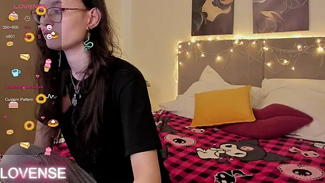 Snapshot of Emily_Strikeee chatting on March 9, 2026, 3:54 am Emily Strikeee online show from March 9, 2026, 3:54 am