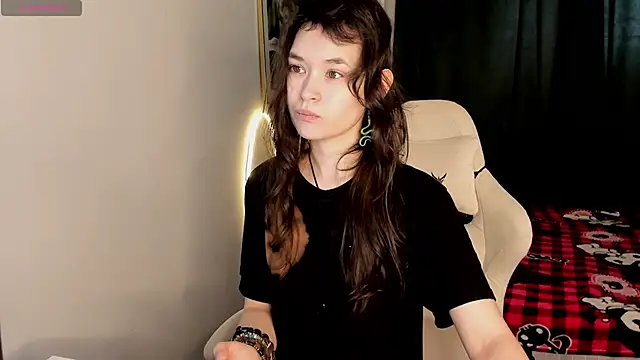 Snapshot of Emily_Strikeee chatting on March 15, 2026, 4:18 am Emily Strikeee online show from March 15, 2026, 4:18 am