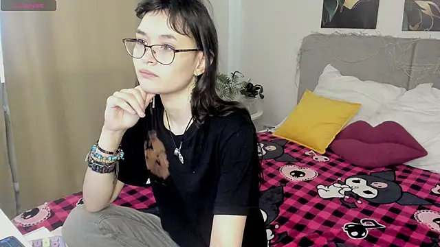 Snapshot of Emily_Strikeee chatting on March 19, 2026, 4:16 am Emily Strikeee online show from March 19, 2026, 4:16 am