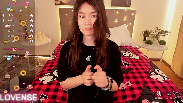 Snapshot of Emily_Strikeee chatting on April 8, 2026, 2:00 am Emily Strikeee online show from April 8, 2026, 2:00 am