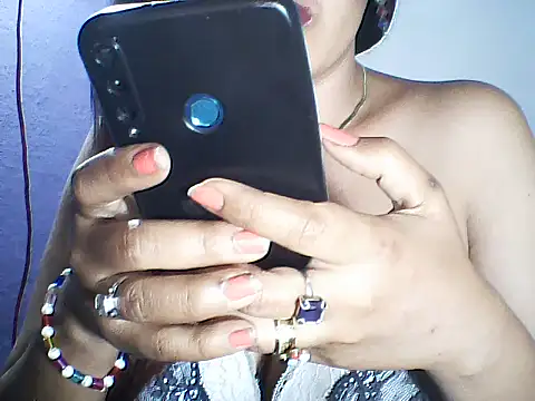 layanah12 online show from February 13, 2026, 6:37 pm