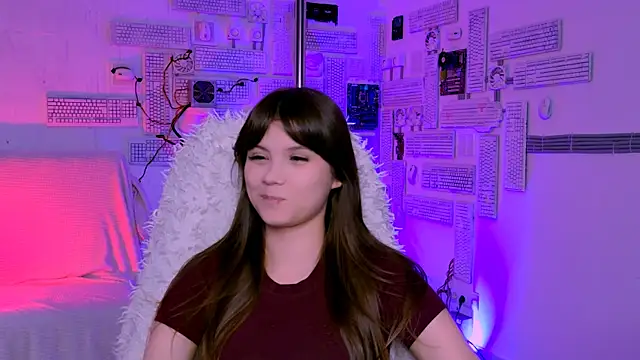 EvaThopson online show from April 20, 2026, 8:17 am