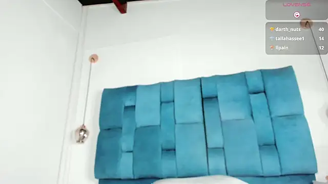 mia  fernandez online show from March 30, 2026, 7:15 pm