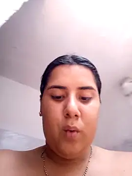 Snapshot of andreinabigtits chatting on September 21, 2025, 5:03 pm andreinabigtits online show from September 21, 2025, 5:03 pm