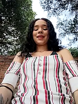 sweet outdoor charm online show from March 20, 2026, 7:52 pm