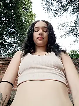 sweet outdoor charm online show from March 21, 2026, 8:01 pm