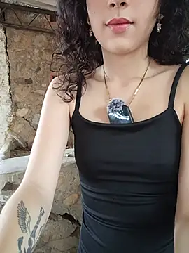 sweet outdoor charm online show from June 25, 2026, 3:38 pm