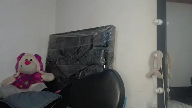 skinny sweet2411 online show from March 8, 2026, 3:32 am