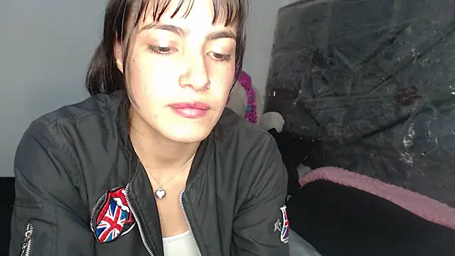 skinny sweet2411 online show from March 17, 2026, 4:32 pm