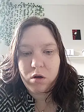 CurvyMilf1992 online show from October 15, 2025, 7:08 am