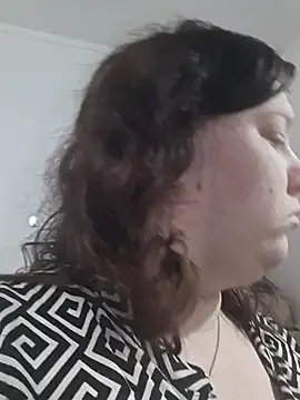 CurvyMilf1992 online show from October 17, 2025, 6:27 am