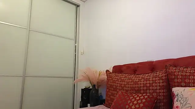 Snapshot of _Maddalena_ chatting on March 3, 2025, 9:05 pm  Maddalena  online show from March 3, 2025, 9:05 pm