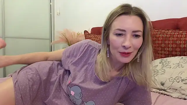 Snapshot of _Maddalena_ chatting on March 5, 2025, 12:05 am  Maddalena  online show from March 5, 2025, 12:05 am