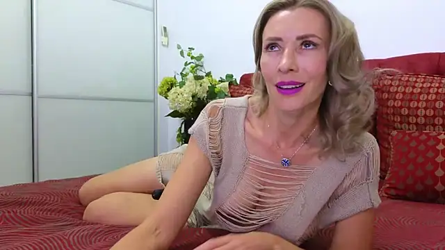 Snapshot of _Maddalena_ chatting on September 28, 2025, 8:47 pm  Maddalena  online show from September 28, 2025, 8:47 pm