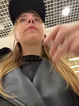 Sunny   Bunny online show from September 26, 2025, 8:29 am