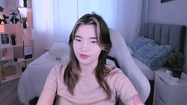 as1an girlfriend online show from June 25, 2026, 5:23 am