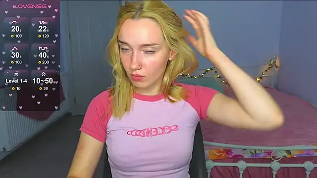 Snapshot of Wild_Sophie_ chatting on September 21, 2025, 6:42 pm Wild Sophie online show from September 21, 2025, 6:42 pm