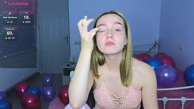 Snapshot of Wild_Sophie_ chatting on November 26, 2025, 6:42 pm Wild Sophie online show from November 26, 2025, 6:42 pm