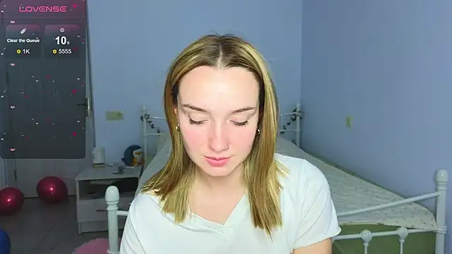 Snapshot of Wild_Sophie_ chatting on December 3, 2025, 5:55 pm Wild Sophie online show from December 3, 2025, 5:55 pm