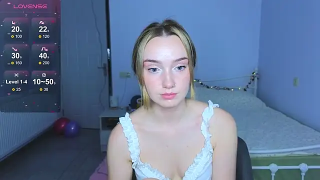 Snapshot of Wild_Sophie_ chatting on December 4, 2025, 2:15 pm Wild Sophie online show from December 4, 2025, 2:15 pm