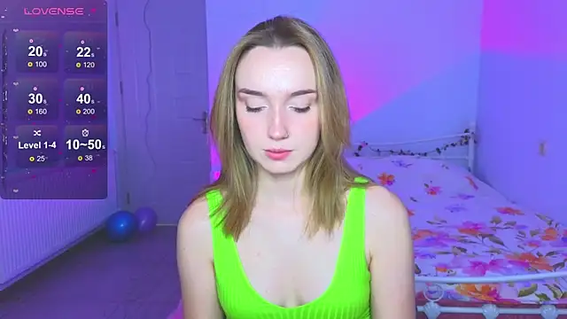 Snapshot of Wild_Sophie_ chatting on December 17, 2025, 4:57 pm Wild Sophie online show from December 17, 2025, 4:57 pm