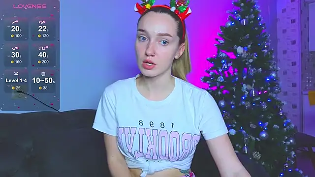 Snapshot of Wild_Sophie_ chatting on December 20, 2025, 6:15 pm Wild Sophie online show from December 20, 2025, 6:15 pm