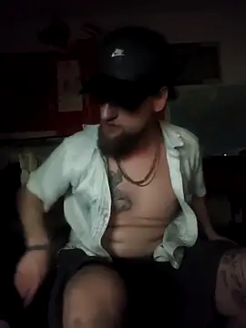 Snapshot of Ozomitro chatting on March 4, 2026, 8:37 pm Ozomitro online show from March 4, 2026, 8:37 pm