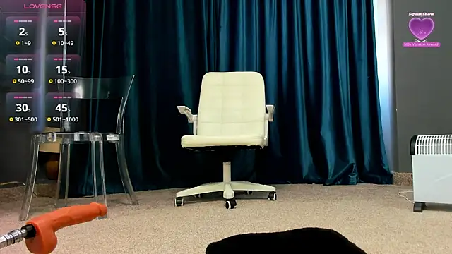 LaurynCopper online show from November 3, 2025, 7:53 am