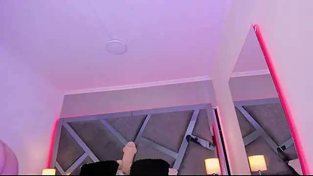 AmberiniHoffman online show from February 20, 2025, 12:04 pm