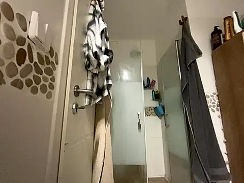 janberlin online show from November 3, 2025, 9:38 pm