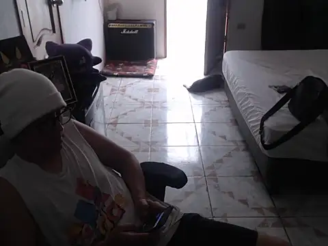 Snapshot of Pit_xxz chatting on December 4, 2025, 4:48 pm Pit xxz online show from December 4, 2025, 4:48 pm