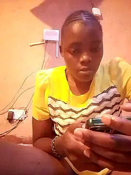 QUEEN-NAIMA online show from September 25, 2025, 2:43 pm