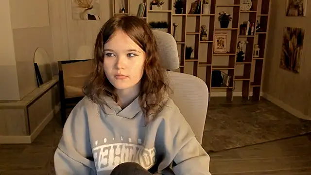 Elainebeness online show from September 16, 2025, 7:04 pm