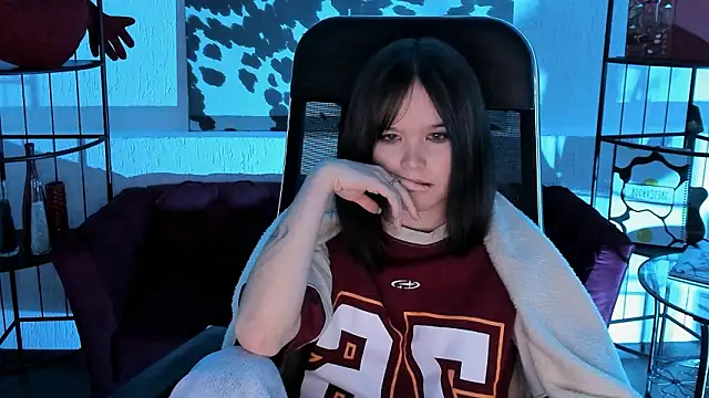 Snapshot of Elainebeness chatting on March 6, 2026, 1:24 am Elainebeness online show from March 6, 2026, 1:24 am