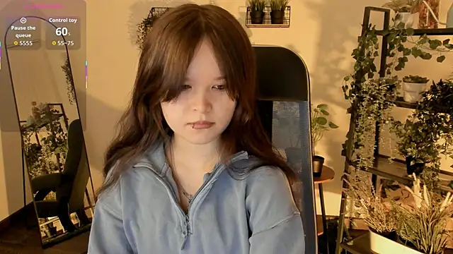 Elainebeness online show from May 9, 2026, 10:48 pm