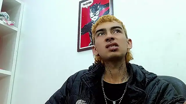 Snapshot of ttimy_x_boy chatting on February 5, 2026, 3:22 am ttimy x boy online show from February 5, 2026, 3:22 am