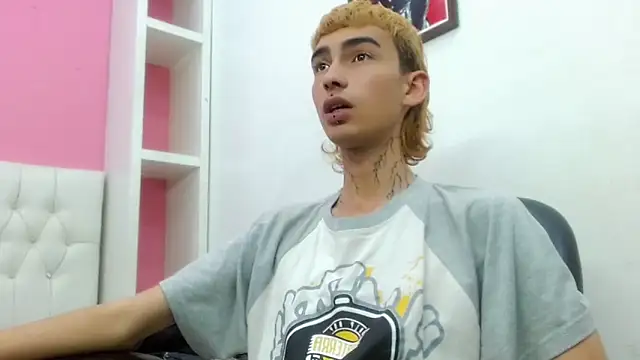 Snapshot of ttimy_x_boy chatting on February 20, 2026, 6:59 am ttimy x boy online show from February 20, 2026, 6:59 am