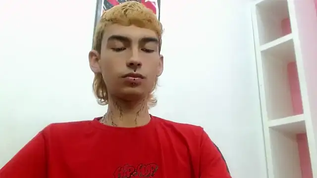 Snapshot of ttimy_x_boy chatting on February 21, 2026, 4:30 pm ttimy x boy online show from February 21, 2026, 4:30 pm