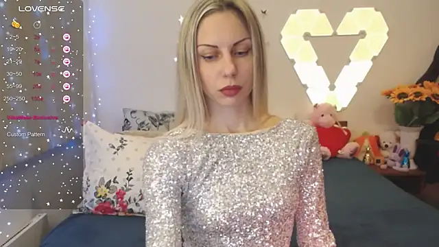 Snapshot of _Loves_ chatting on December 7, 2024, 10:39 pm Loves online show from December 7, 2024, 10:39 pm