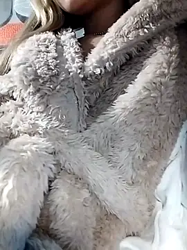 fofinhaa12 online show from November 27, 2025, 3:03 pm