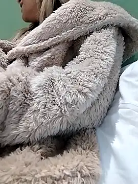 fofinhaa12 online show from February 5, 2026, 1:05 pm