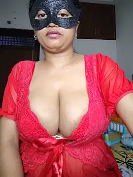 Snapshot of bigtitsqueen chatting on July 2, 2026, 9:48 am bigtitsqueen online show from July 2, 2026, 9:48 am
