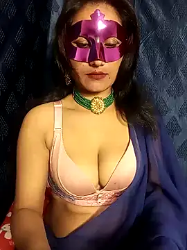 Stripy Doll online show from December 15, 2024, 8:04 pm