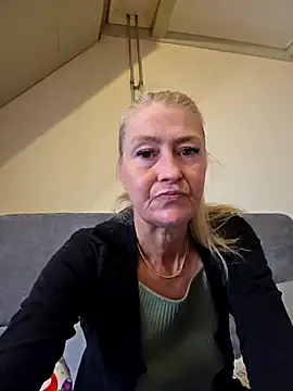 lisalustjouw online show from September 22, 2025, 12:18 pm