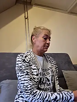 lisalustjouw online show from September 29, 2025, 9:47 am