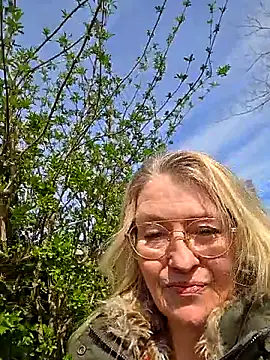 lisalustjouw online show from April 8, 2026, 11:10 am